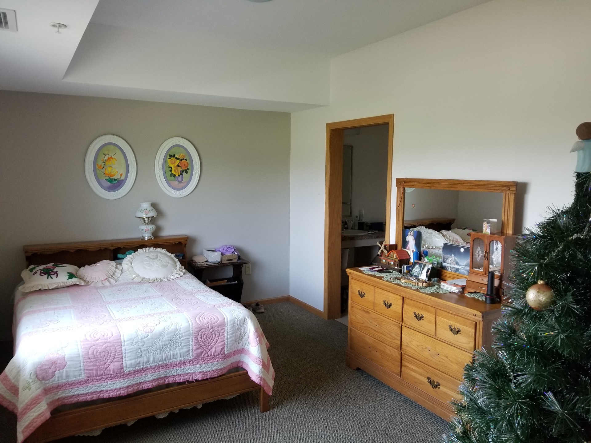 Furnished Asssisted Living Studio Apartment in Red Cloud NE